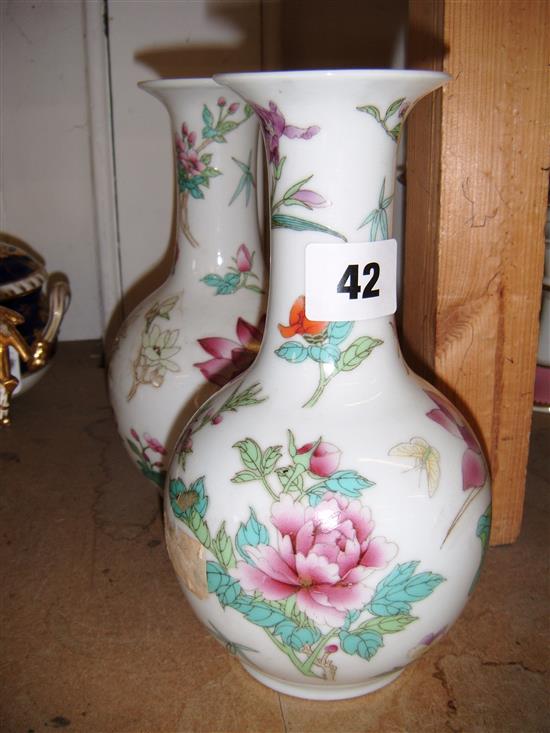 Pair Chinese vases(-)